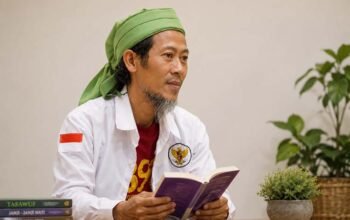 Profil Lukni Maulana: Rekam Jejak, Kiprah, dan Karya-Karyanya
