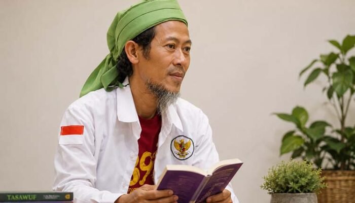 Profil Lukni Maulana: Rekam Jejak, Kiprah, dan Karya-Karyanya